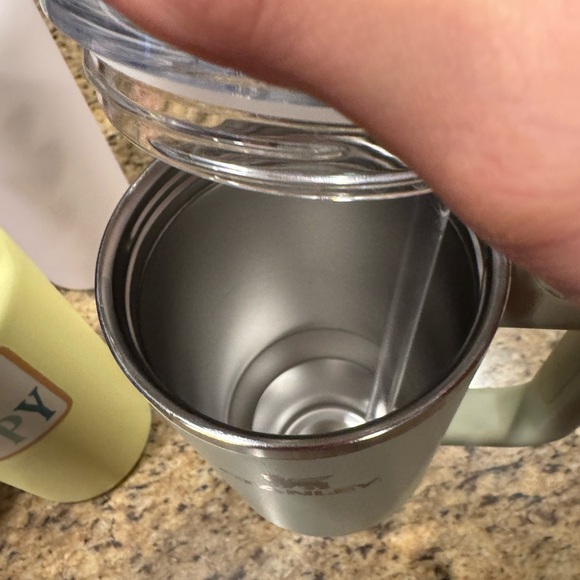 Stanley Green Tumbler with Handle - Picture 3 of 4